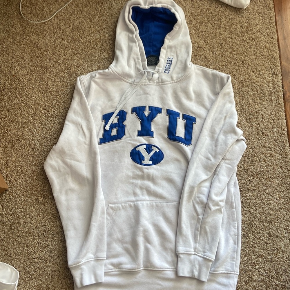 Men's Colosseum White BYU Cougars Arch & Logo 3.0 Pullover Hoodie